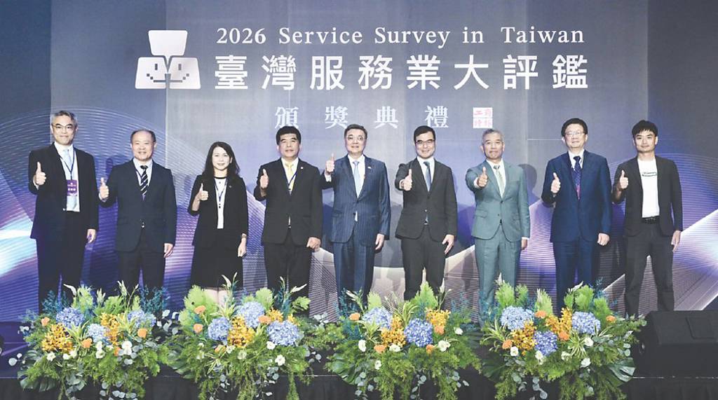 2026臺灣服務業大評鑑》卓揆:預算翻倍挺中小微企
