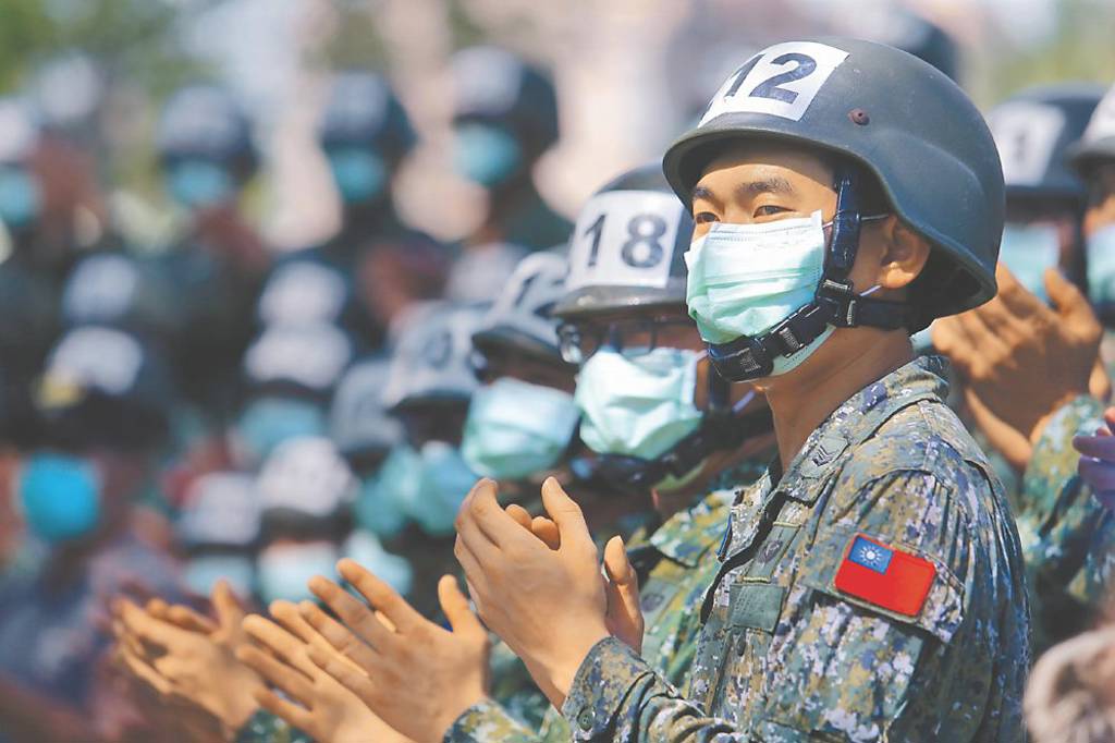 政院拍板 軍公教喜迎加薪
