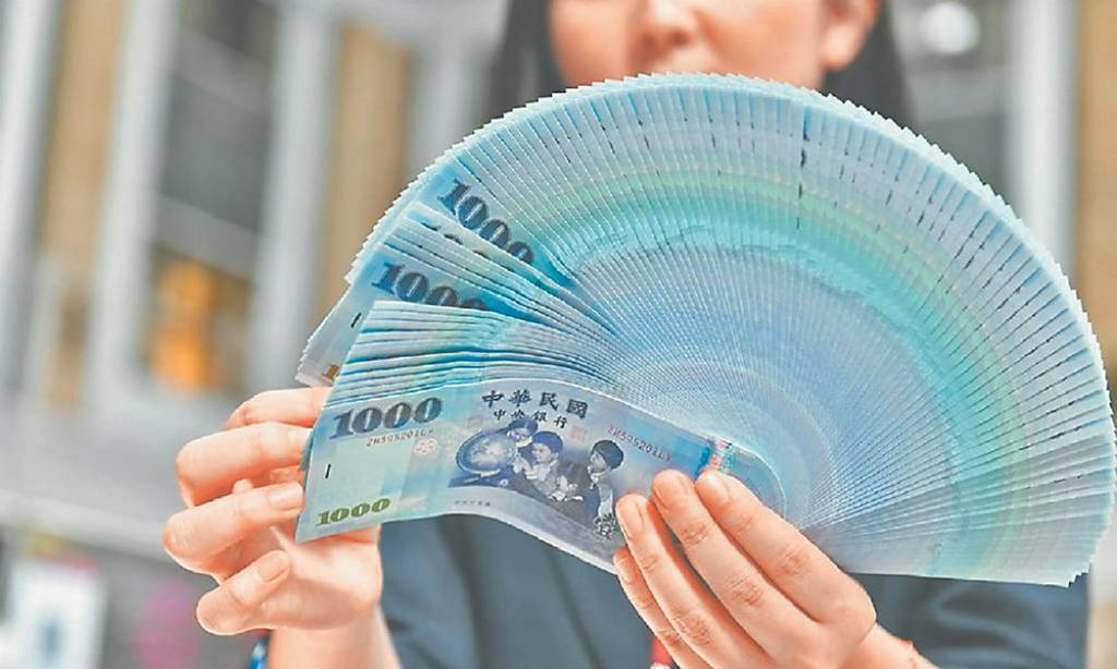 公股銀砸273億 拚數位轉型