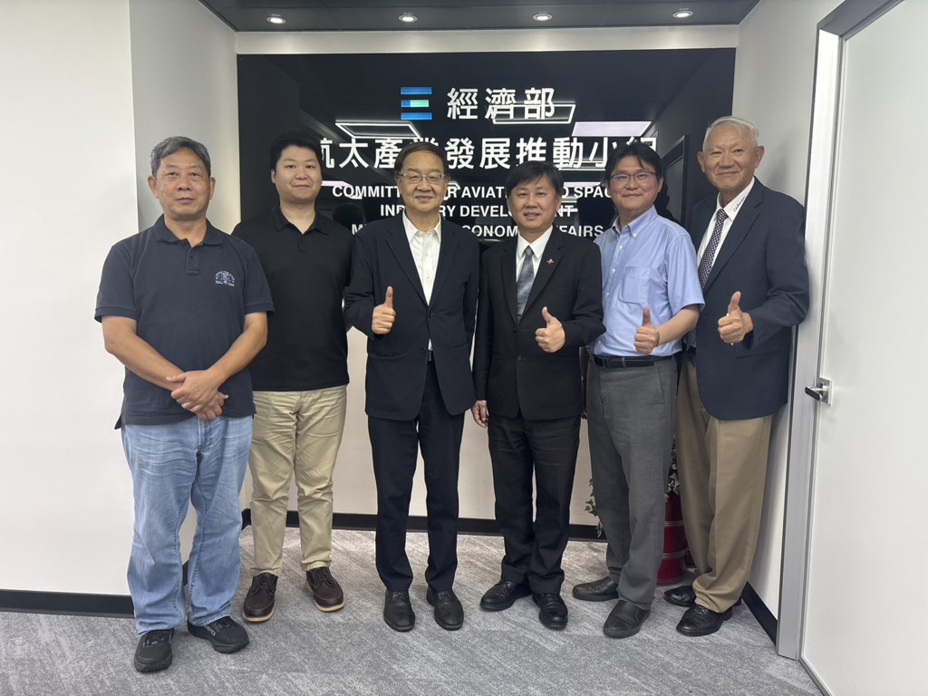 推動台灣無人載具基地 中華科大、虎門科技拜會經部航太小組