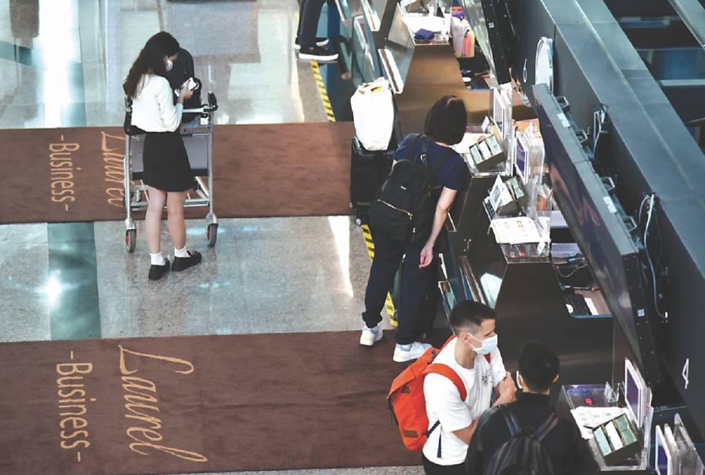 線上投保旅平險 保費、件數雙成長