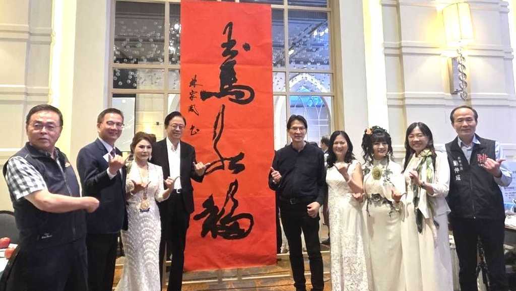 市長張善政蒞臨鳳麟扶輪 林家同揮毫 玉馬紅福