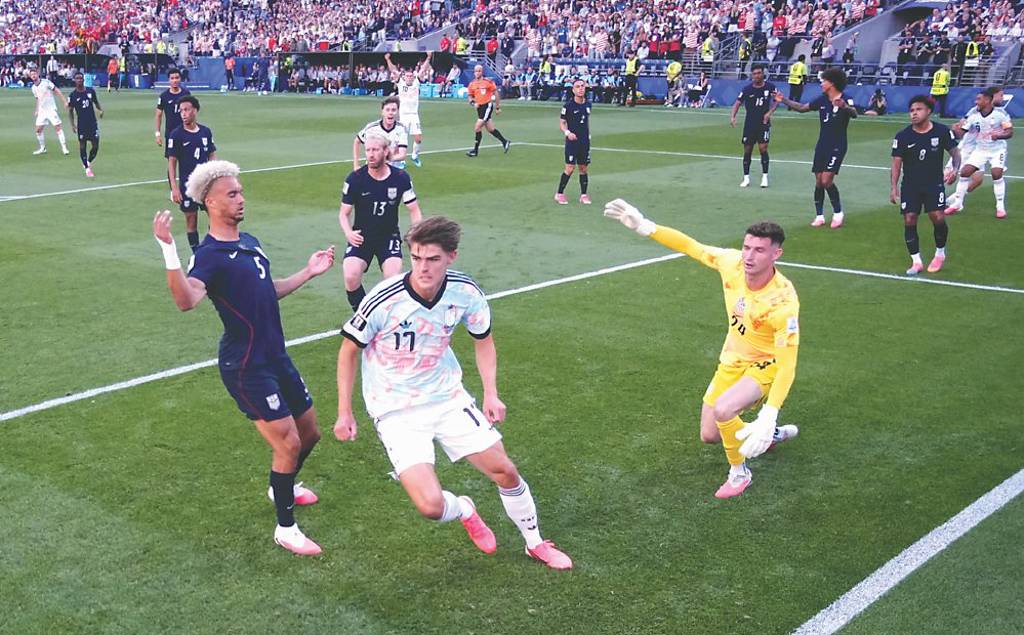 FIFA球鞋「粉」吸睛