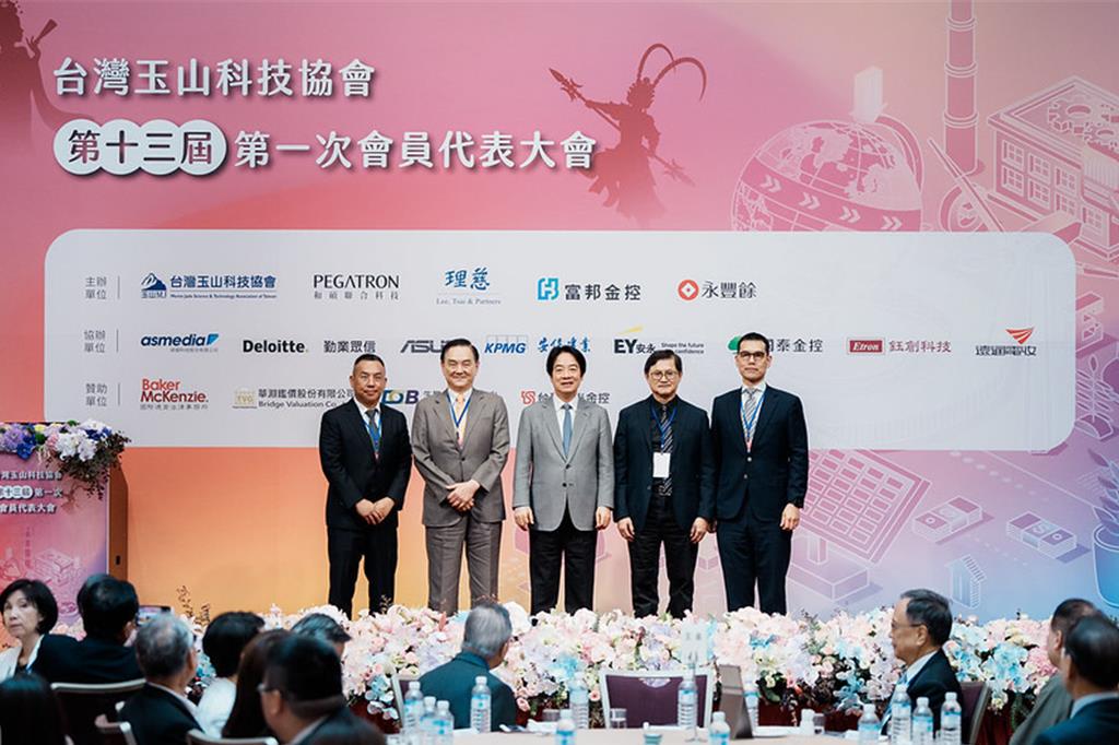 賴清德首拋就學就業博覽會盼百大企業捐獎學金 府:推台灣講座、獎學金滿足人才需求