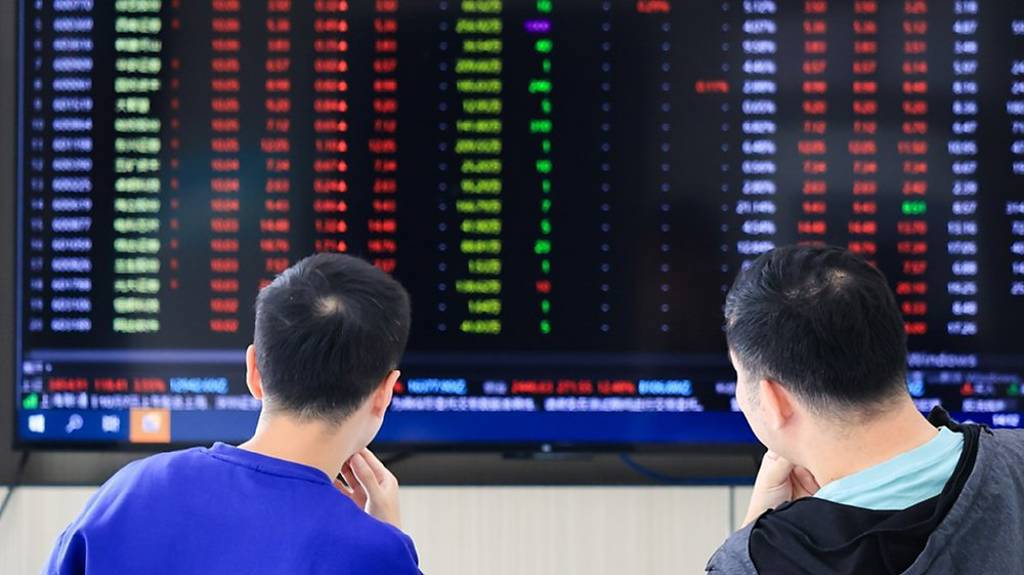 恒指失守25,000點大關 騰訊大跌7%