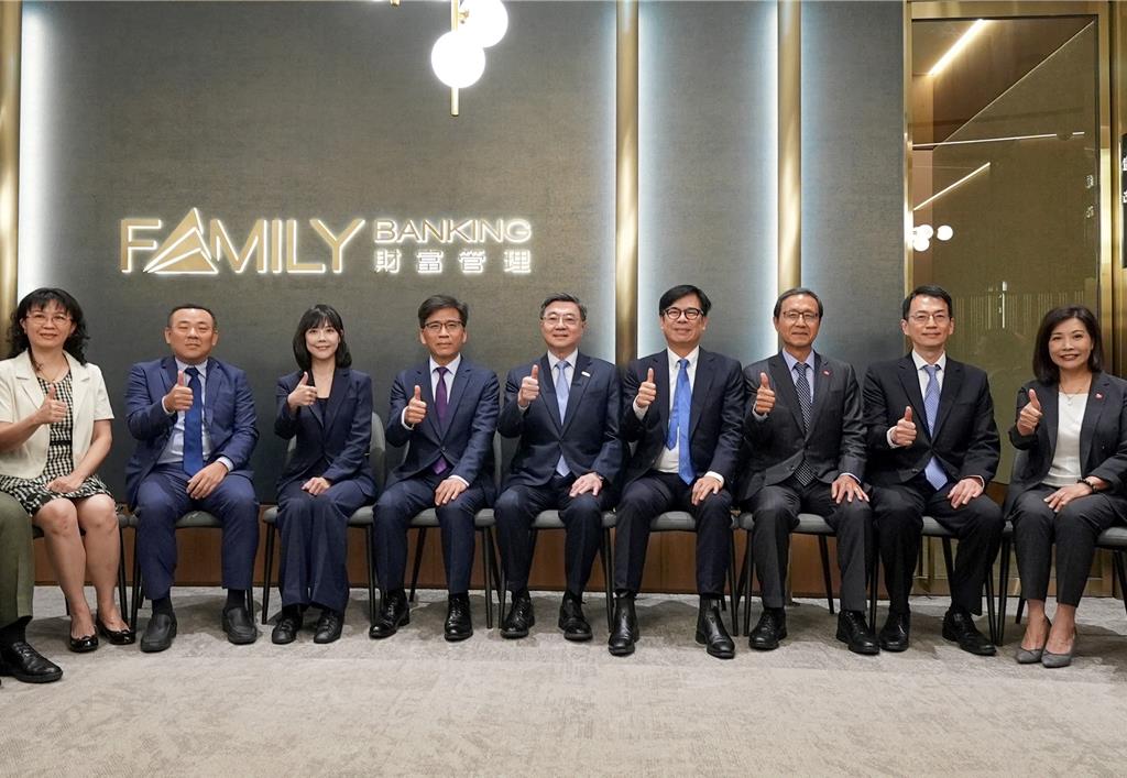 中信銀亞灣分行「留財引資」 卓揆按讚