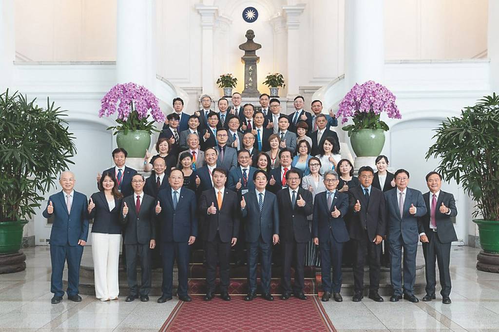 賴總統:每年投250億元 挺中小微企