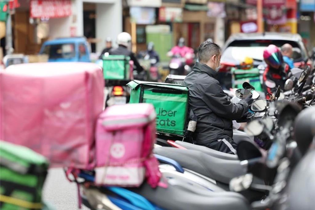 外送專法上路二周後... Uber Eats:外送夥伴報酬提升18.2% 訂單量維持穩定