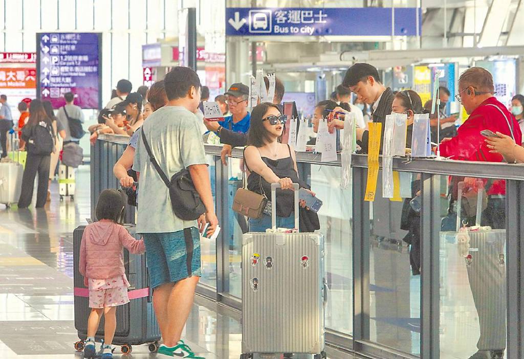 白海豚逼近 產險停收赴日旅遊不便險