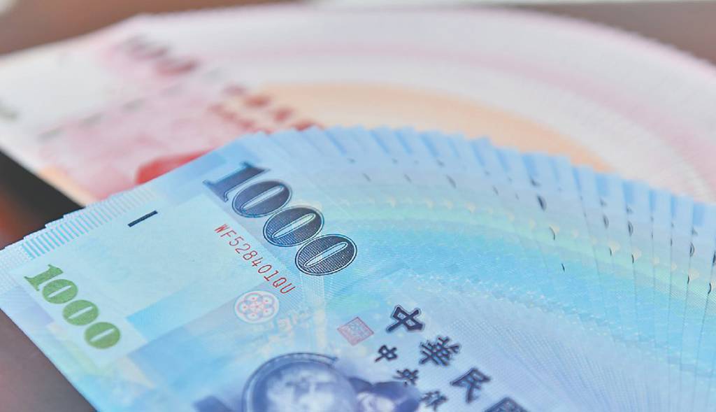 國銀個人放款 最猛6月