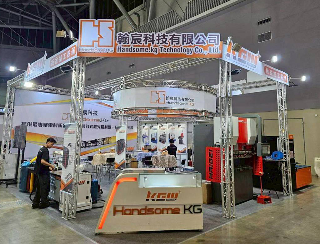 翰宸科技秀AI鈑金整線方案 搶攻伺服器機櫃加工商機