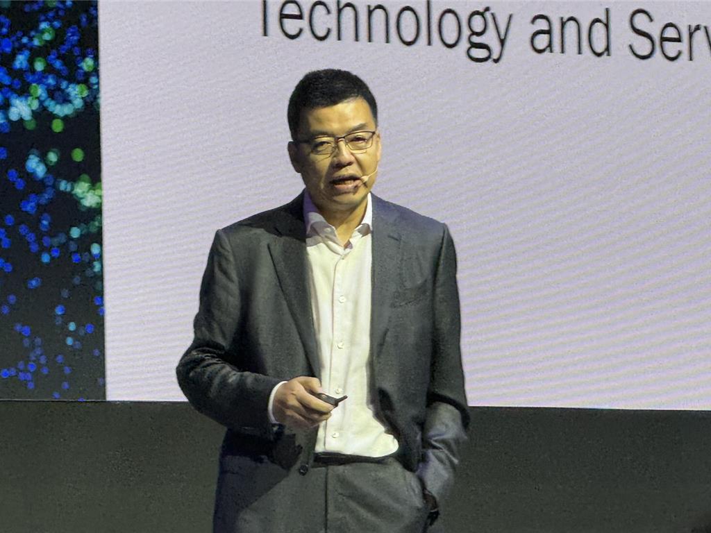 台積電先進封裝再進擊! 何軍:CoWoS 2029年邁向14倍光罩尺寸