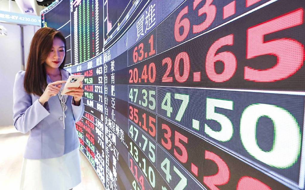 南亞、亞翔受惠AI 法人喊買