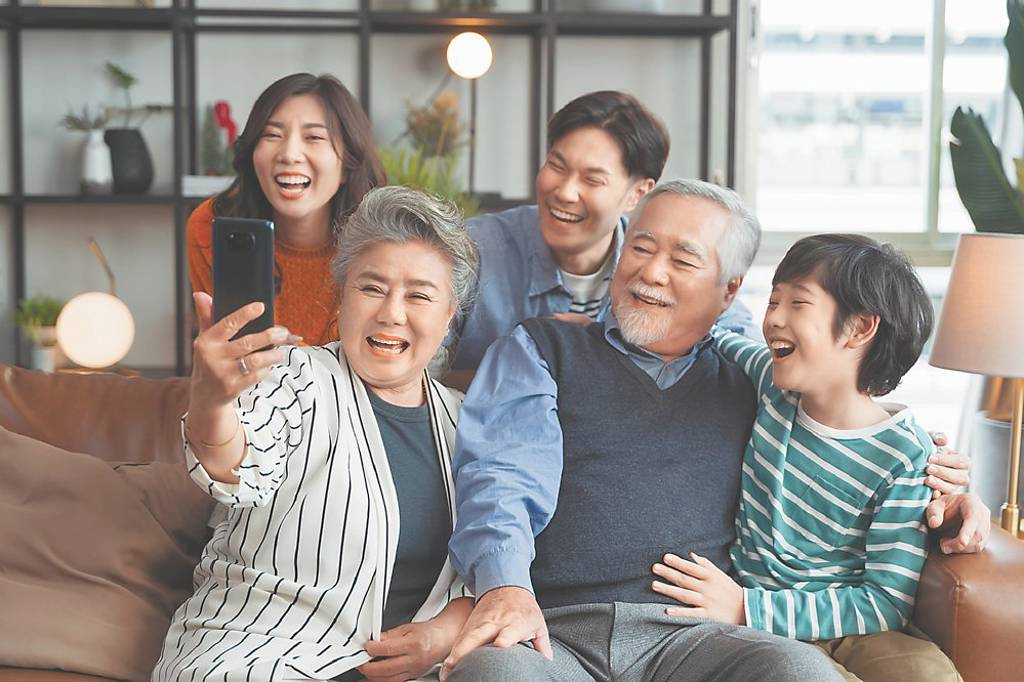 一銀攜新壽 推鴻運相傳外幣分紅保單