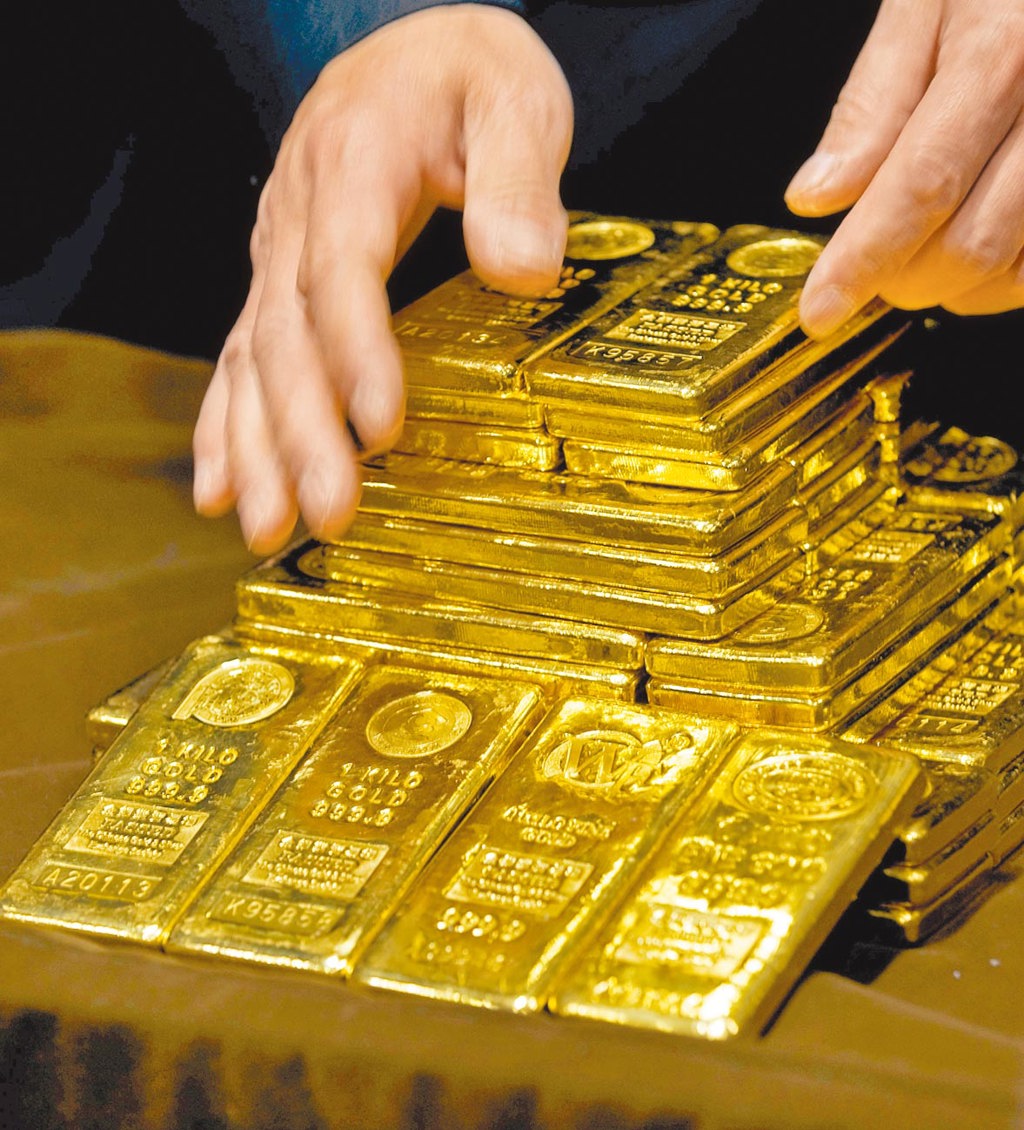 紫金黃金上半年營收翻倍!併購金礦奏效 淨利暴漲近180%
