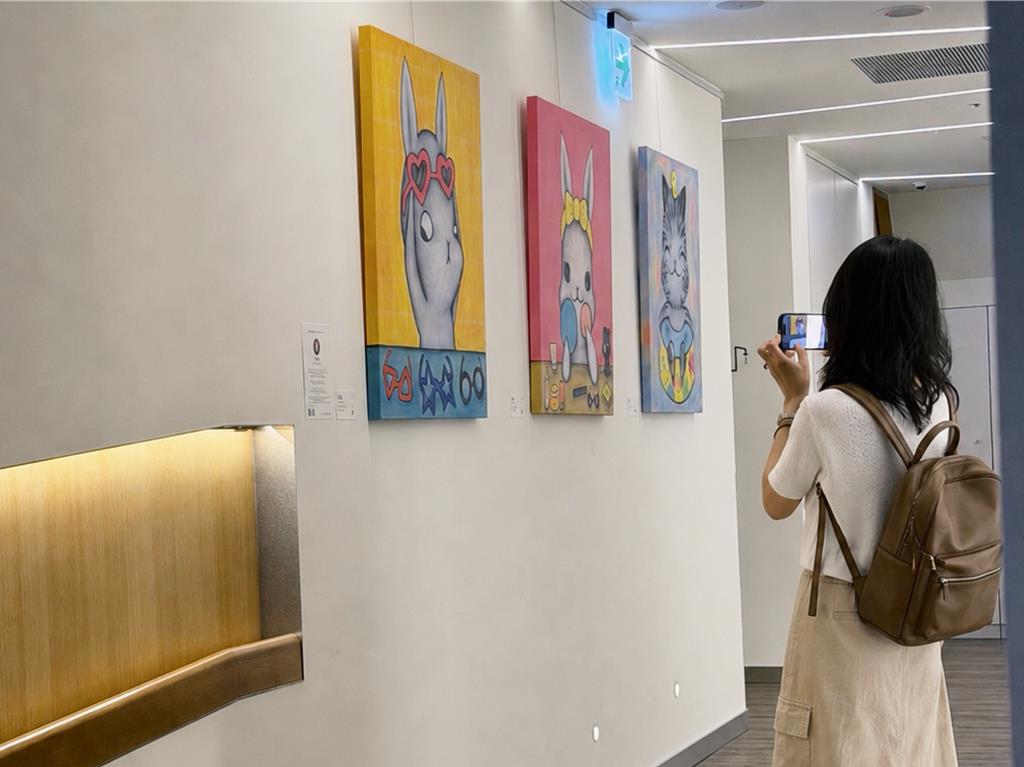 東方宇逸貴賓室以臺灣藝術迎賓 emmaAparty林俞槿首度機場國門開展
