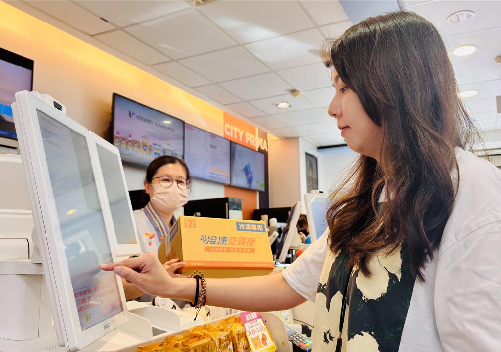 7-ELEVEN包裹取件簽名電子化、ibon開通「自助結帳」年省力逾300萬小時