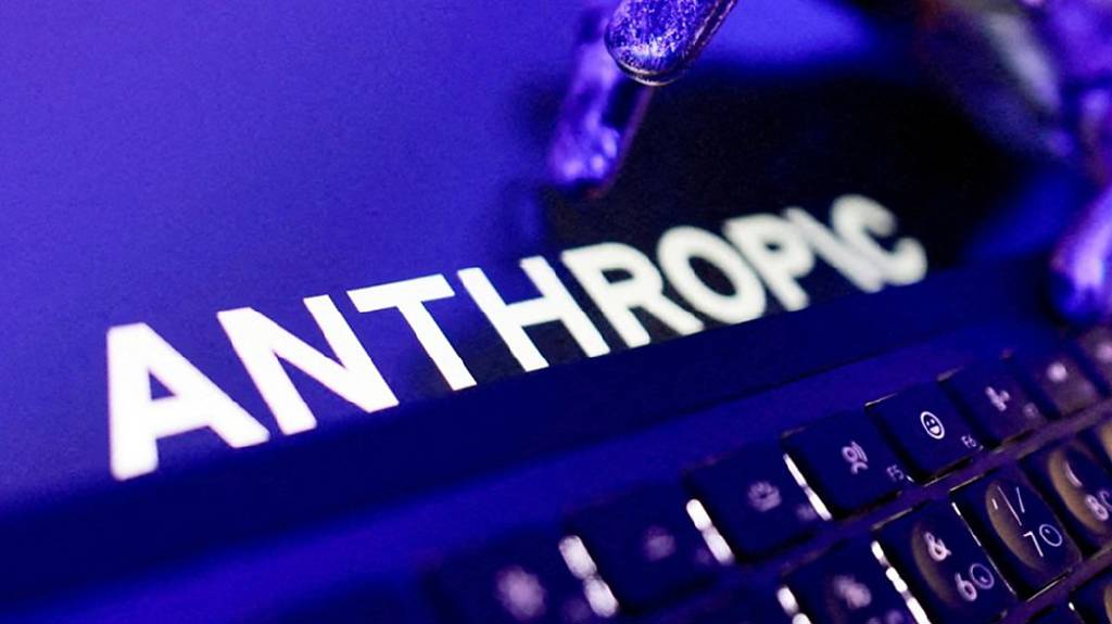 Anthropic布局AI新動向》延聘谷歌老將 打造自研晶片
