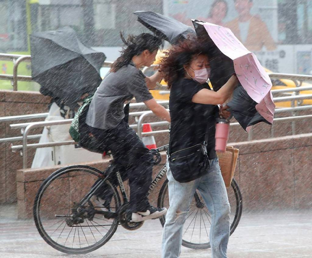 風雨連襲 東、南部飯店衝擊大