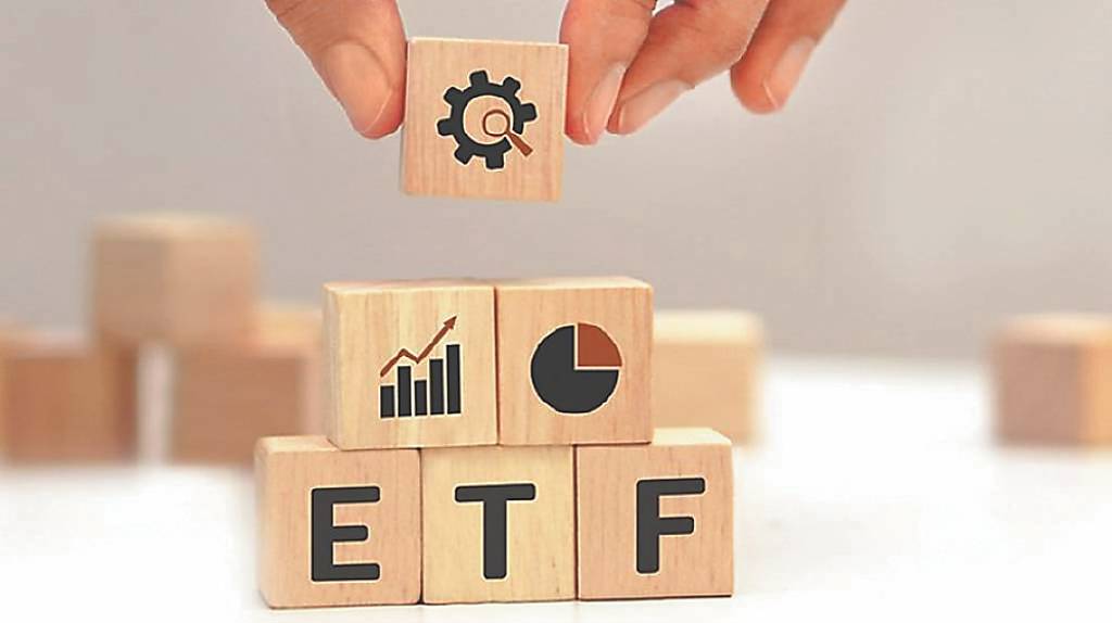 主動股票基金、ETF 逆勢吸金
