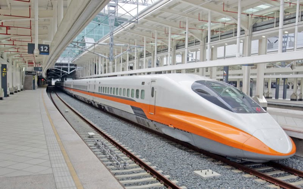 2026中秋、教師節連假台鐵、高鐵訂票攻略!開賣時間、加開班次、自由座一次看