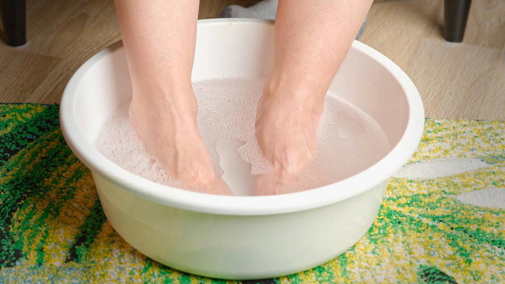 告別病毒疣!皮膚科醫師點名「飽和食鹽水浸泡法」,有效率高達88.2%