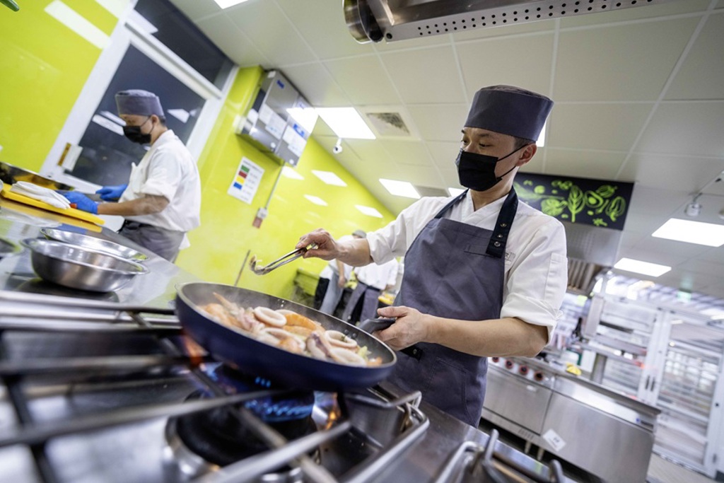 一道菜拚本事一席話見功夫 想藝饗500餐服高手醒吾交鋒