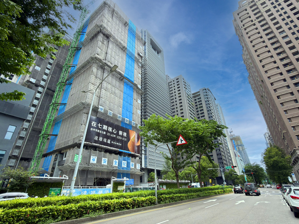 市政北七路身價飆三位數 遠雄琉蘊8、9字頭搶燙金門牌