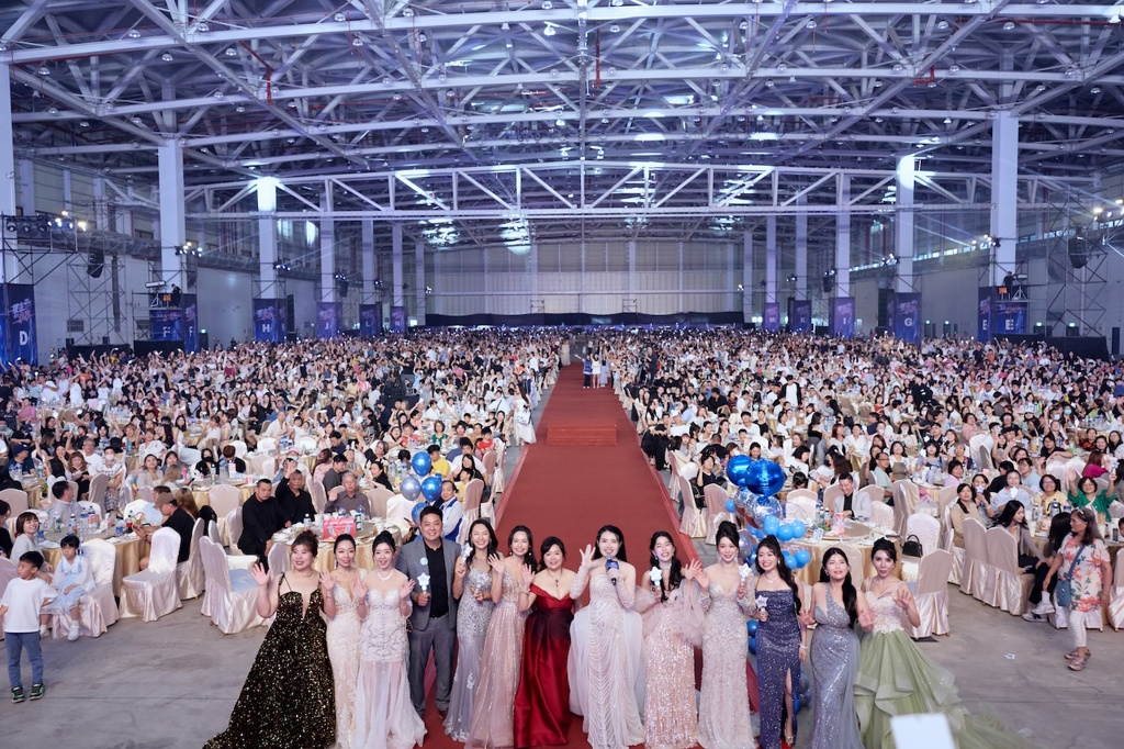 品茉兒生醫5週年近萬人齊聚 捐2輛幸福巴士助偏鄉