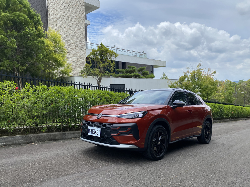 試車報告》個性跨界 歡暢之駕 二代T-Roc 280 eTSI Style Design極夜曜影版