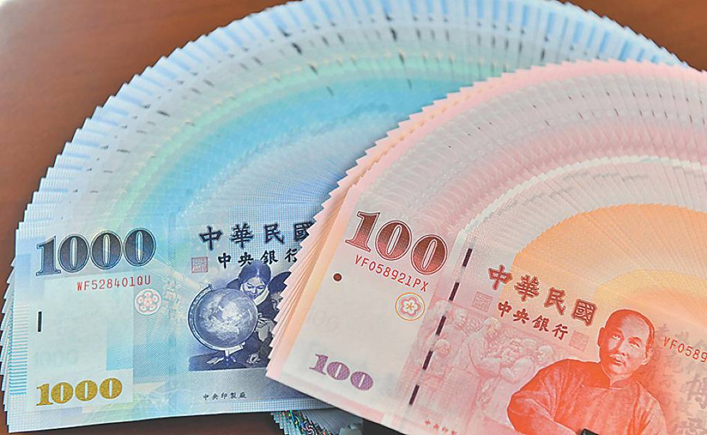 鷹浪太強、通膨警報再起…資產配置 鎖定穩健息收標的