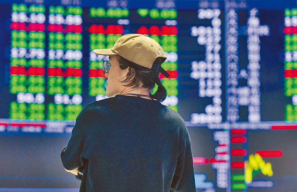收益型ETF 包辦人氣成長前五強