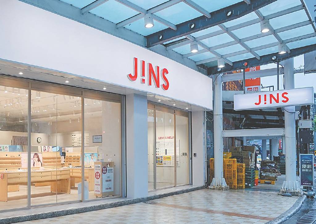 JINS十周年慶 業績拚增雙位數