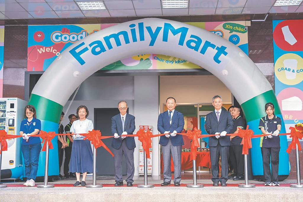 首間東南亞文化特色店 全家林口醒大店開幕