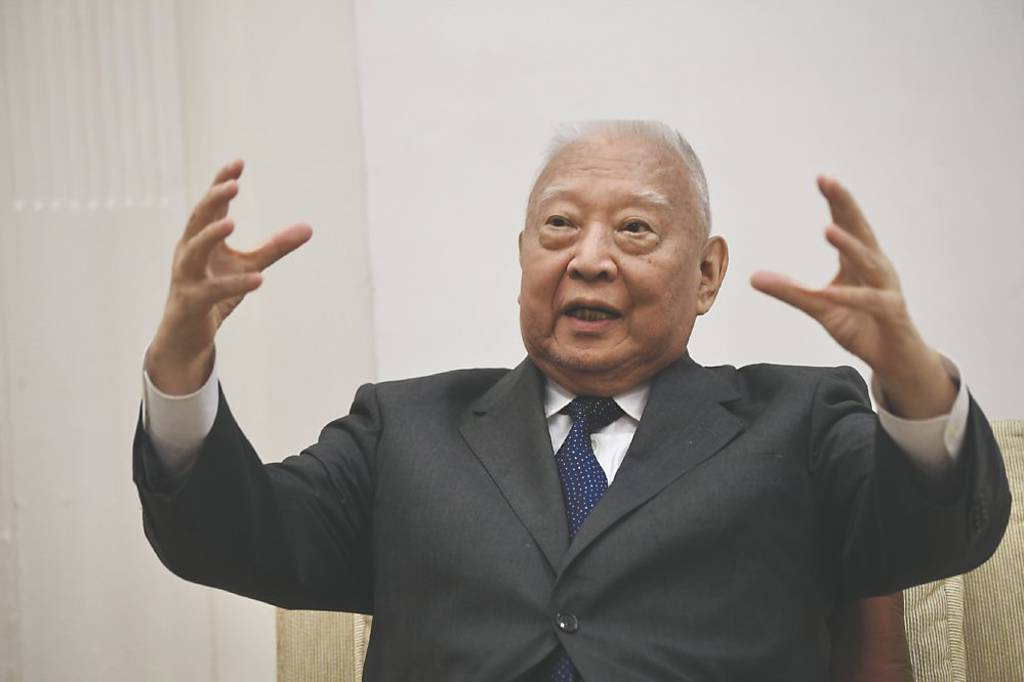香港首任特首董建華 一生縱橫香港政商