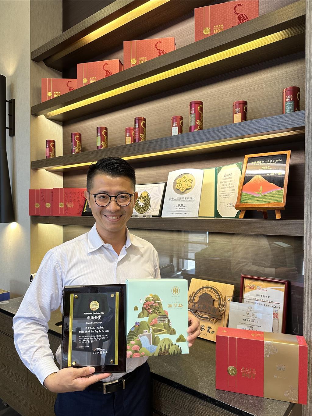 今年中秋禮品 華剛茶業與吳寶春師傅合作搶市