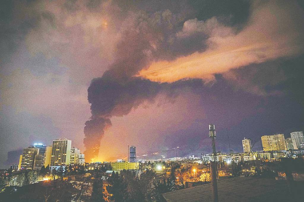 美伊協議傳聞遭打臉!油價盤中急殺3%又反彈 分析師示警90%恐再開戰