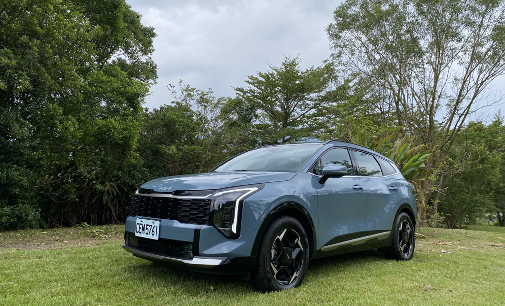 試車報告》駕馭悍將 油電豪旅 The new Sportage Turbo-Hybrid Signature