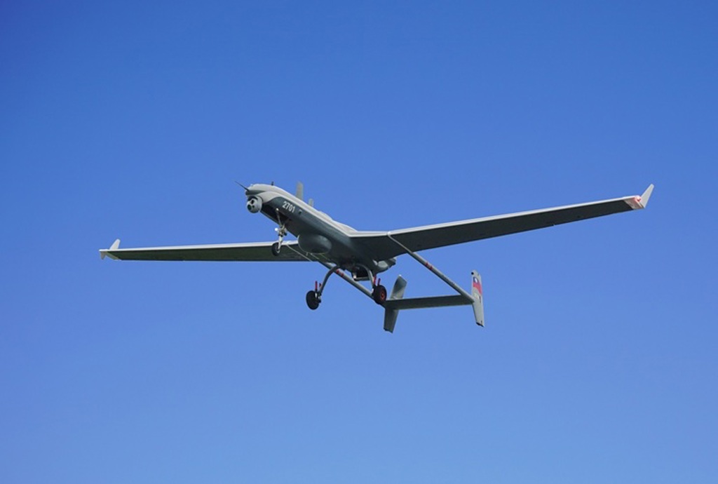 銳鳶二型購案如期交機 碳基加速推進無人機及無人艇專案