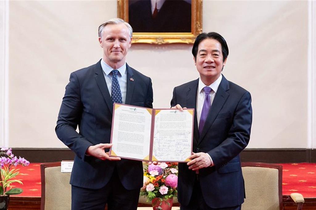 福爾摩沙俱樂部呈遞聯合聲明予賴總統 反對單方面改變台海現狀